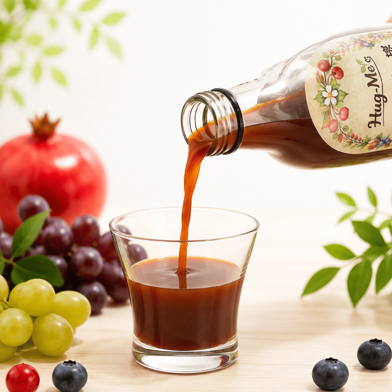 グラスへ注ぐはぐみ酵素